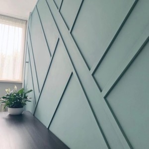 Adaçayı Yeşili Duvarlarda Geometrik Poliüretan Çıta Uygulaması