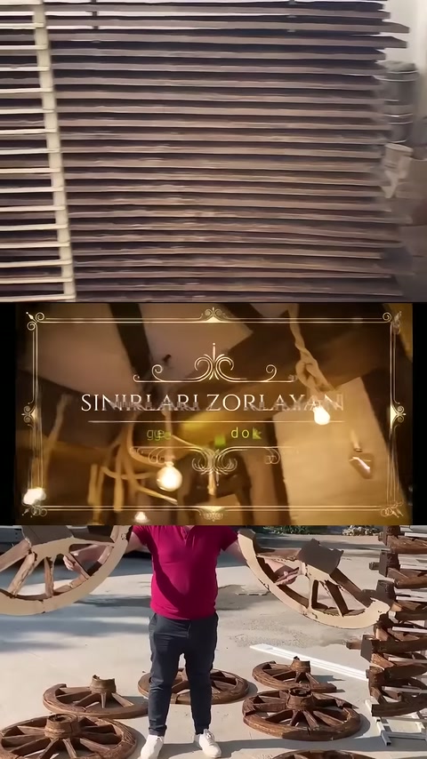 Uzun dekoratif çıtalar atölyede sık aralıklarla dikey diziliyor