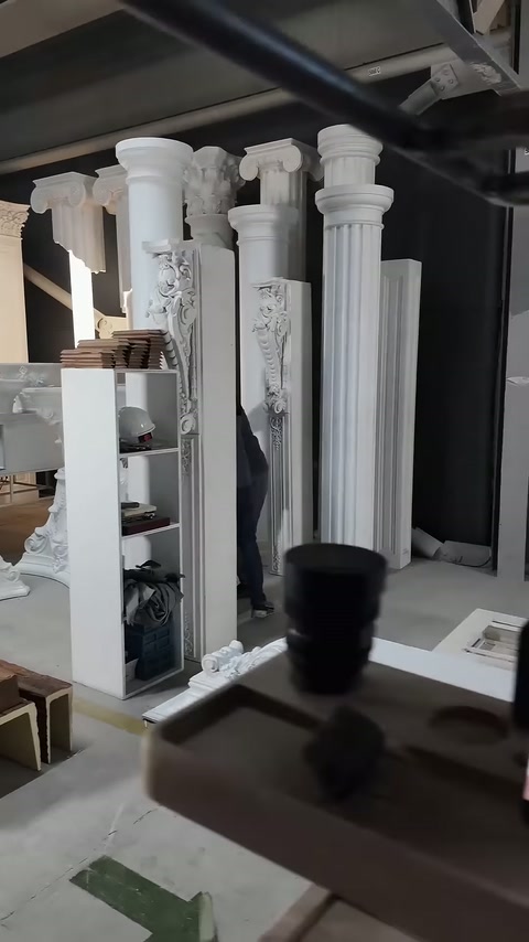 Video, atölyede dekoratif sütun ve giriş tacı uygulamasını gösteriyor.