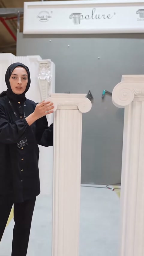 Sunucu kısa yivli sütunun üst tablasını ve başlığını işaret ediyor