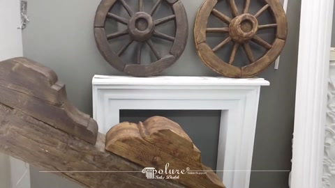 Kiriş modelleri ve dekoratif tekerlerden oluşan showroom düzeni