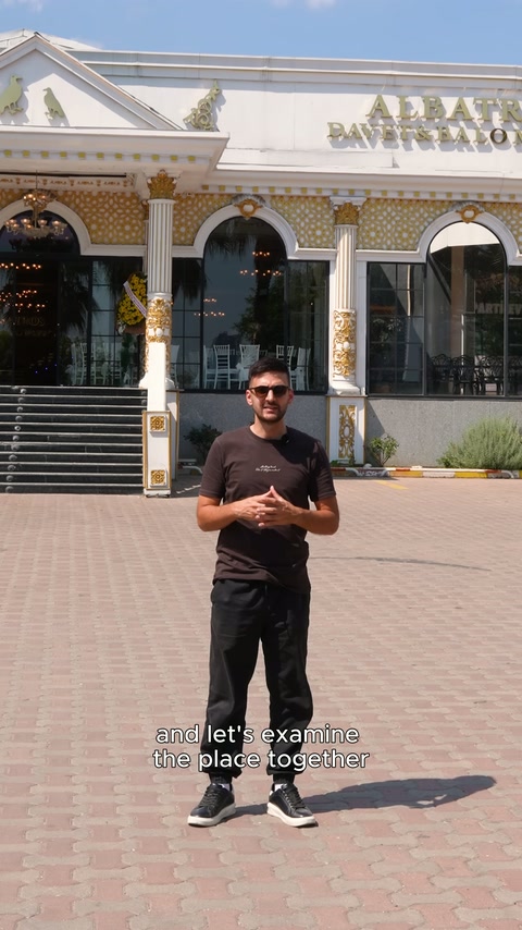 Sunucu, tamamlanmış davet salonu cephesinin ayrıntılarını açıklıyor