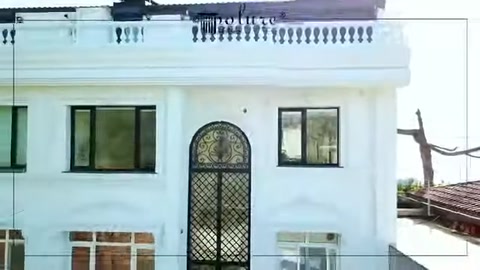 Söve, sütun ve korkuluklarla yenilenen yapının ön cephesi