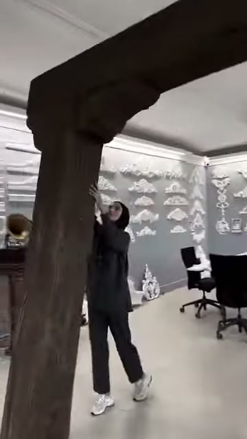 Dikey kütük ile yatay parçanın köşe bağlantısı yakından gösteriliyor