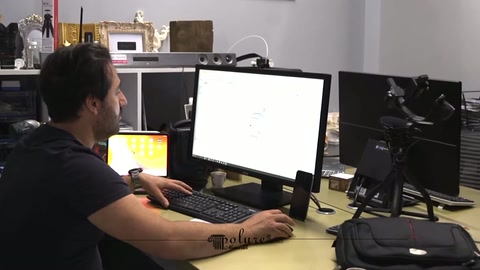 Bilgisayar ekranında pencere kemerine ait tasarım detayları açılıyor
