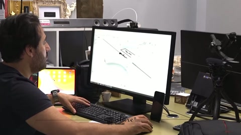 Ekrandaki çizim üzerinde dekoratif kemer bileşenlerinin yerleşimi hazırlanıyor