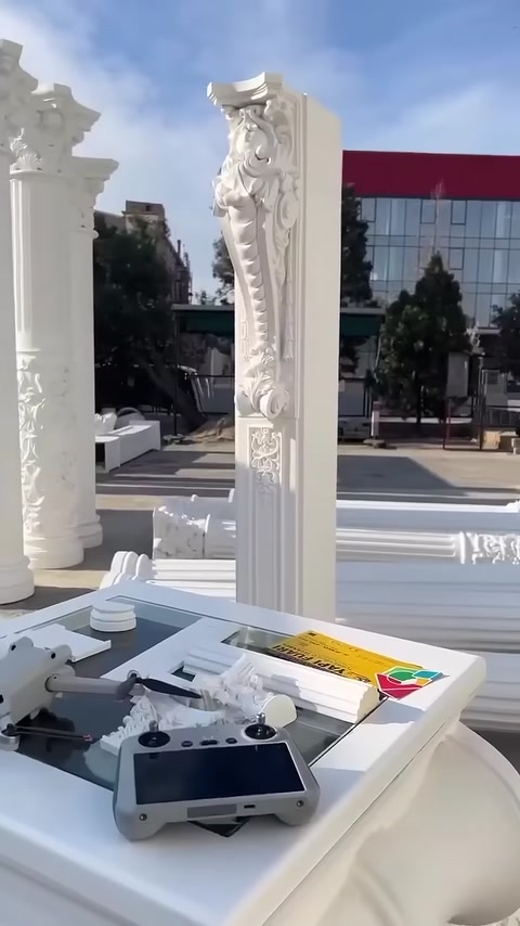 İşlemeli sütun ve başlık modelleri üretim alanında sergileniyor
