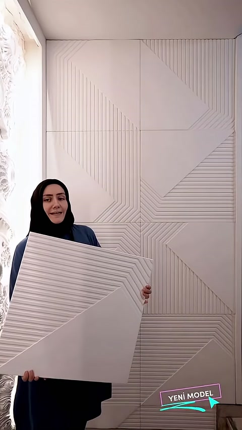 Eğimli tutulan panelde çizgili dokular ve farklı desen yönleri