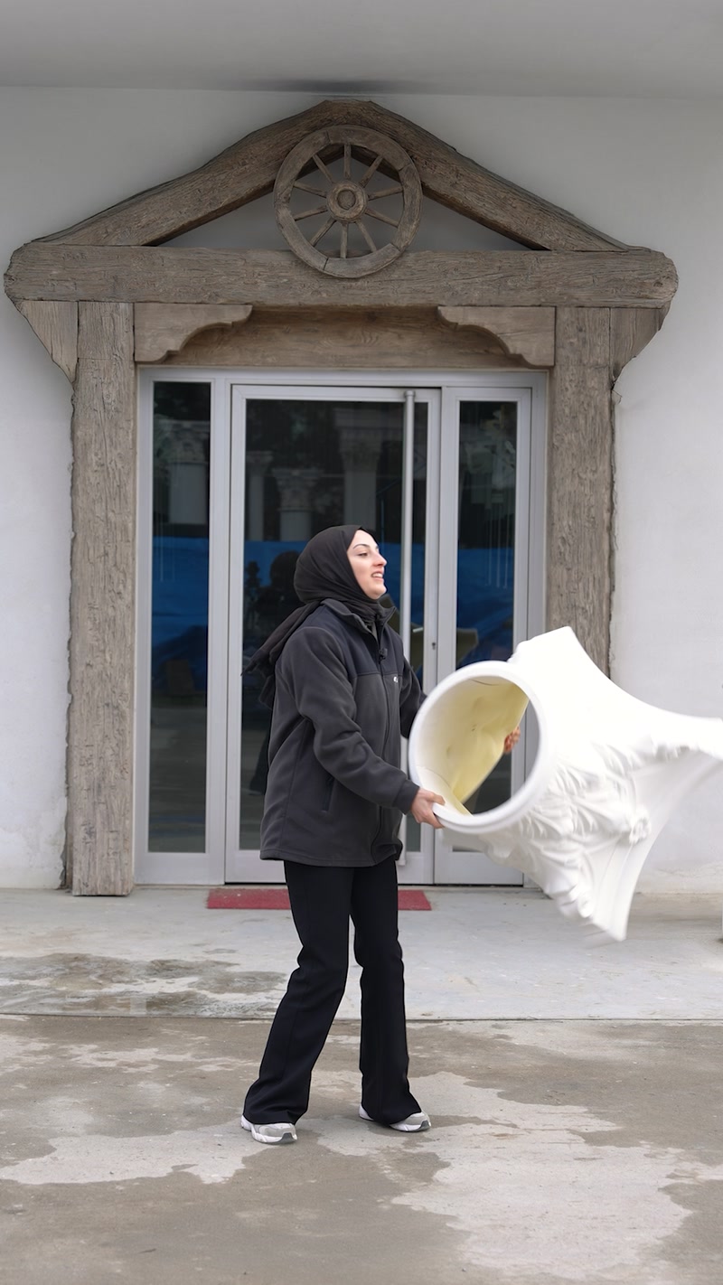 Ahşap Görünümlü Poliüretan Kirişte Dayanıklılık ve Tek Elle Hafiflik
