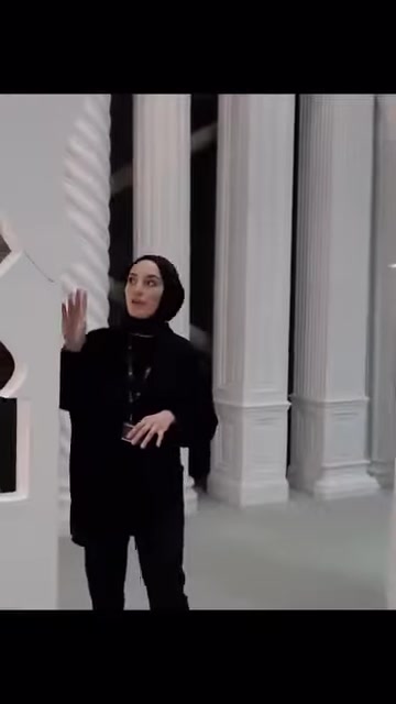 Burgu desenli sütun ile yivli sütunun yakından görünümü