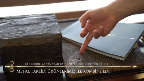Parmak, masa üzerindeki kirişin orta bölümünü uygulama için gösteriyor.