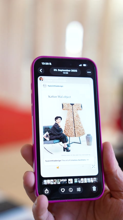 Tasarımcının dekoratif obje çalışması telefon ekranında görüntüleniyor