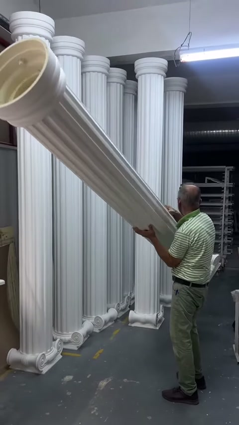 Eğilen sütunun açık uç kısmı ve iç boşluğu ortaya çıkıyor