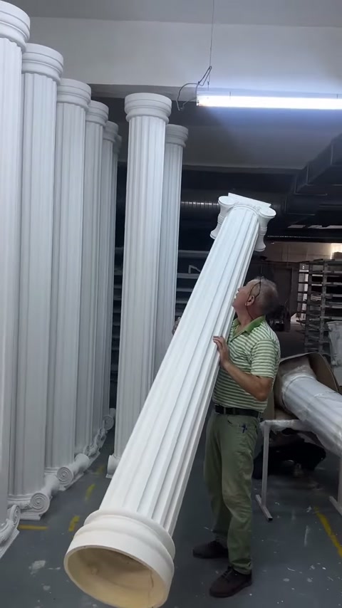 Usta uzun sütunu indirirken kaideli diğer modeller arkada sıralanıyor
