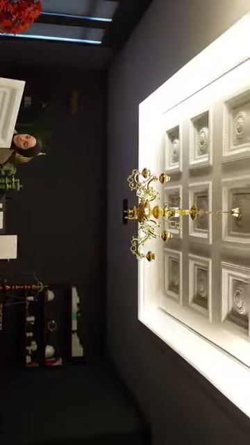Kabartma merkezli kare kubbe parçası showroomda açıyla sunuluyor