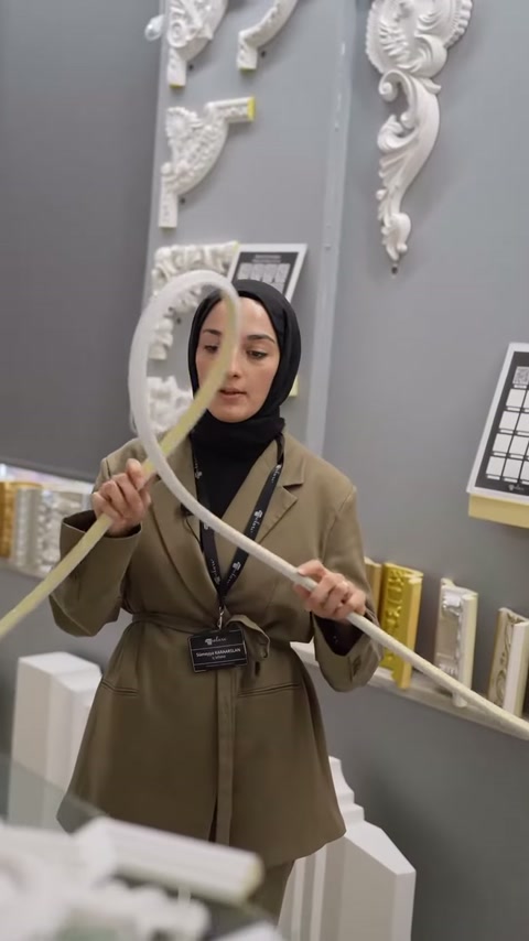 Sunucu bükülen çıtanın uçlarını çapraz konumda bir araya getiriyor.