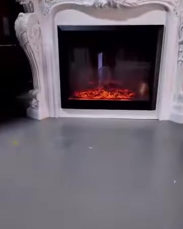 Elektrikli haznenin turuncu alev efekti yakından görüntüleniyor