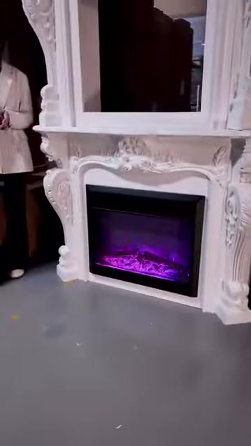 Mor ışıklı elektrikli hazne ve kıvrımlı yan süslemeler görülüyor