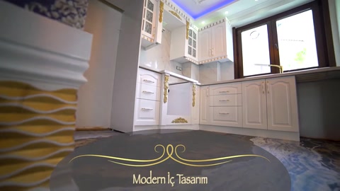 Merdiven sahanlığında duvar panelleri ve tavan çıtaları uygulanmış