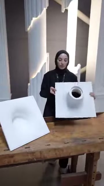 Kare amorf armatür modeli masadan kaldırılarak önden sunuluyor