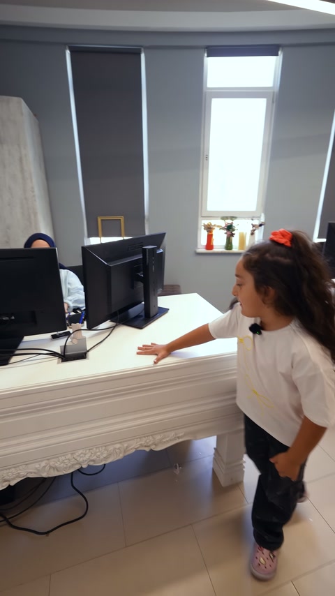 Minik Mimar Amine Sara ile Polure Showroom Turu