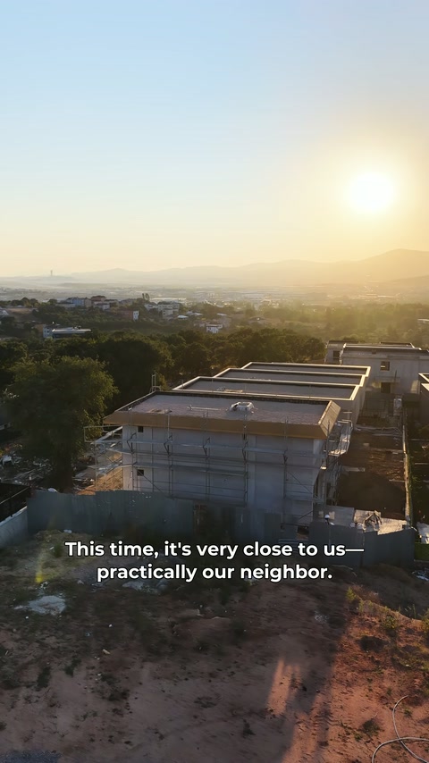 Yapım halindeki villa ve çevresi gün batımında havadan izleniyor