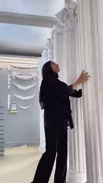 Tanıtıcı, köşeli başlıklı sütunun üst bölümüne dokunarak ayrıntıları gösteriyor.