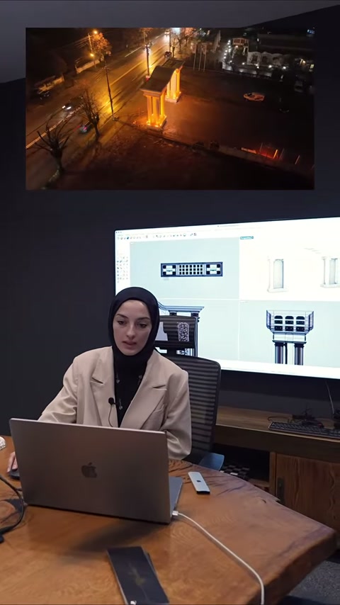 Sunucu otururken ekranda farklı sütun gövdeleri ve başlıkları görülüyor.