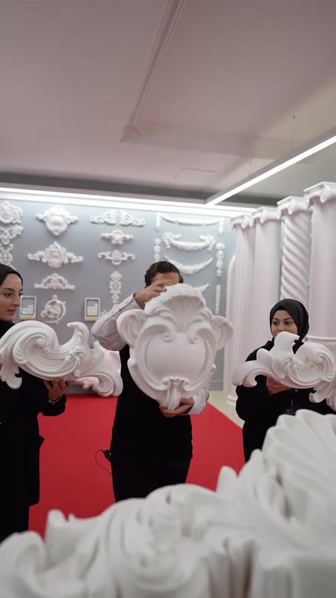 Elde tutulan oval merkezli ve kıvrımlı dekoratif pediment modelleri