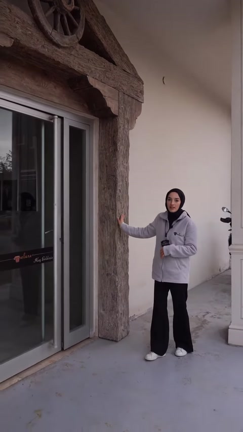 Dış cephede pencere çevresini tamamlayan kiriş kombinasyonunun genel görünümü